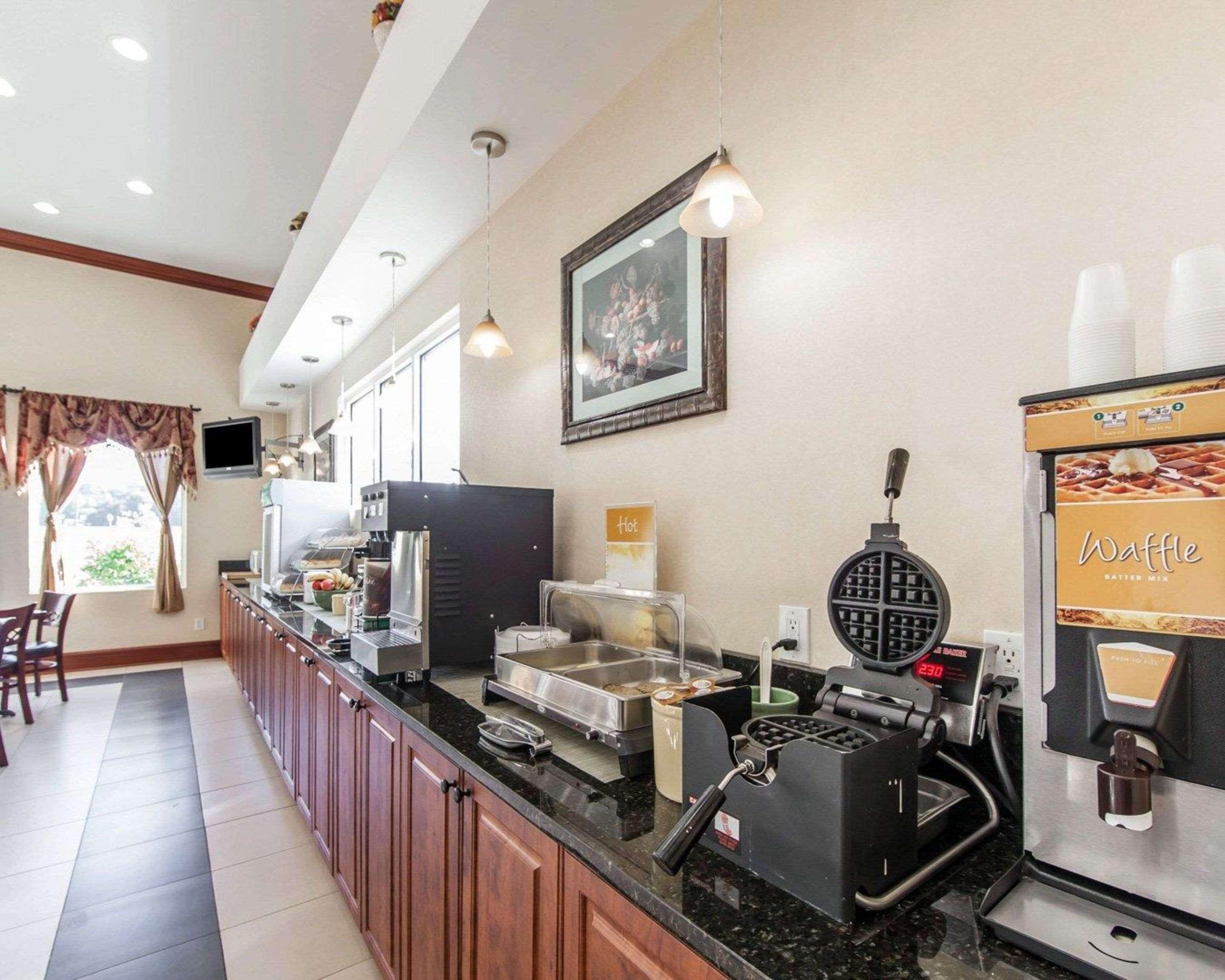 Quality Inn & Suites Cartersville Bagian luar foto